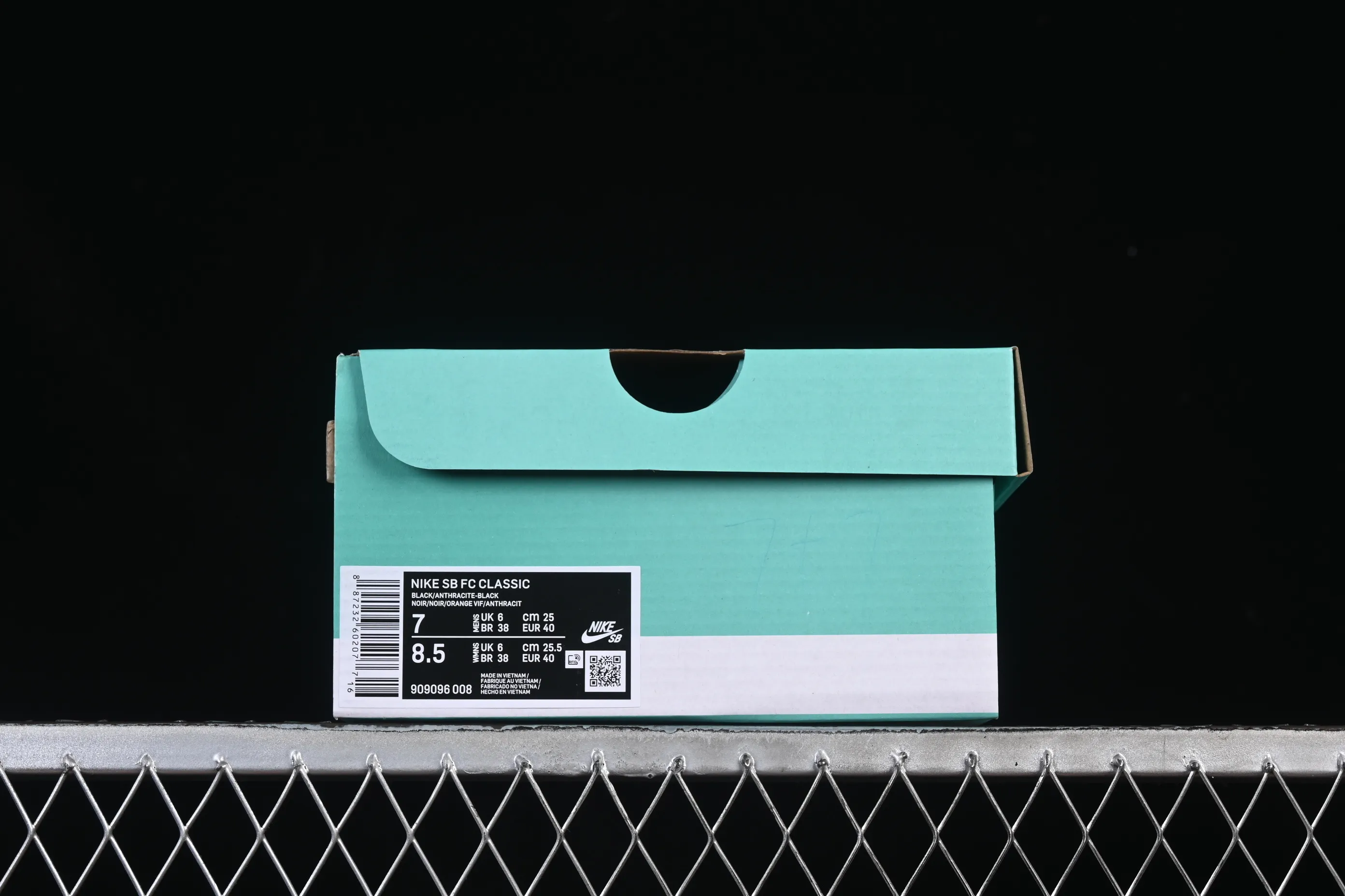 All categories Nk SB Dunk series Nike SB Fc Classic campus sneakers Nike SB Fc Classic Nike autumn and winter campus casual sneakers 909096-008